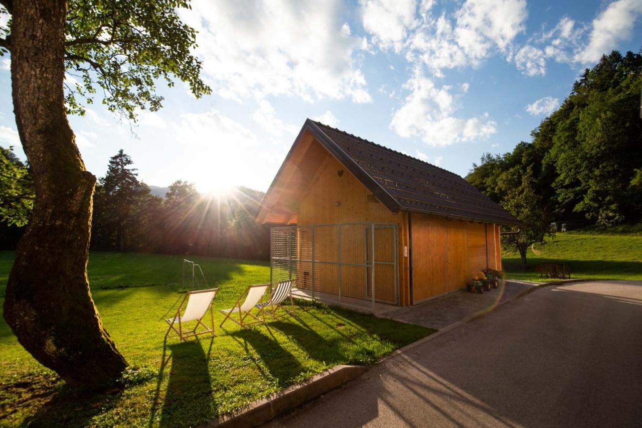 Apartments Tourist Farm Storman With Ev Ch-Station Trzic Exterior foto